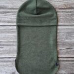 Lasten metsänvihreä merino kypärämyssy kasvosuojalla