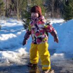 Lasten rubiininpunainen merino kypärämyssy kasvosuojalla