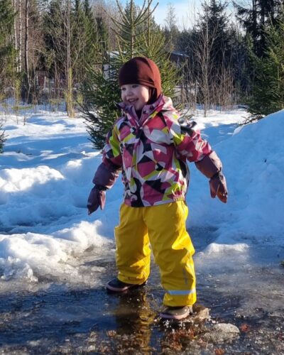 Lasten merinovilla kypärämyssy, tumma punainen.