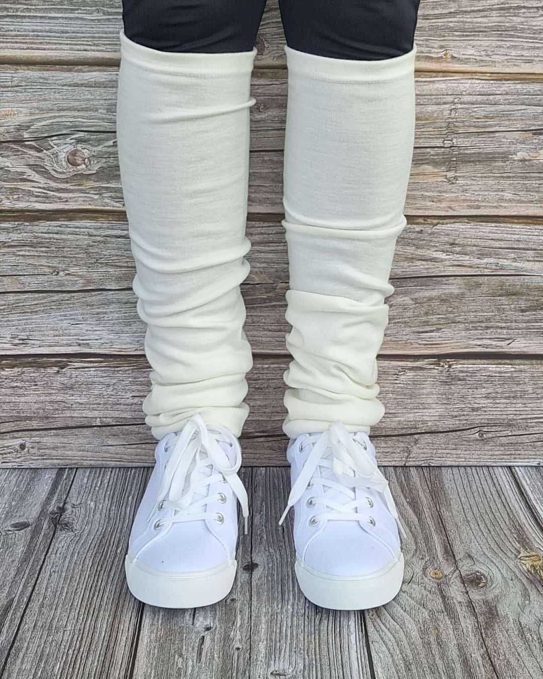 Aikuisten pitkät luonnon valkoiset merinovilla säärystimet.