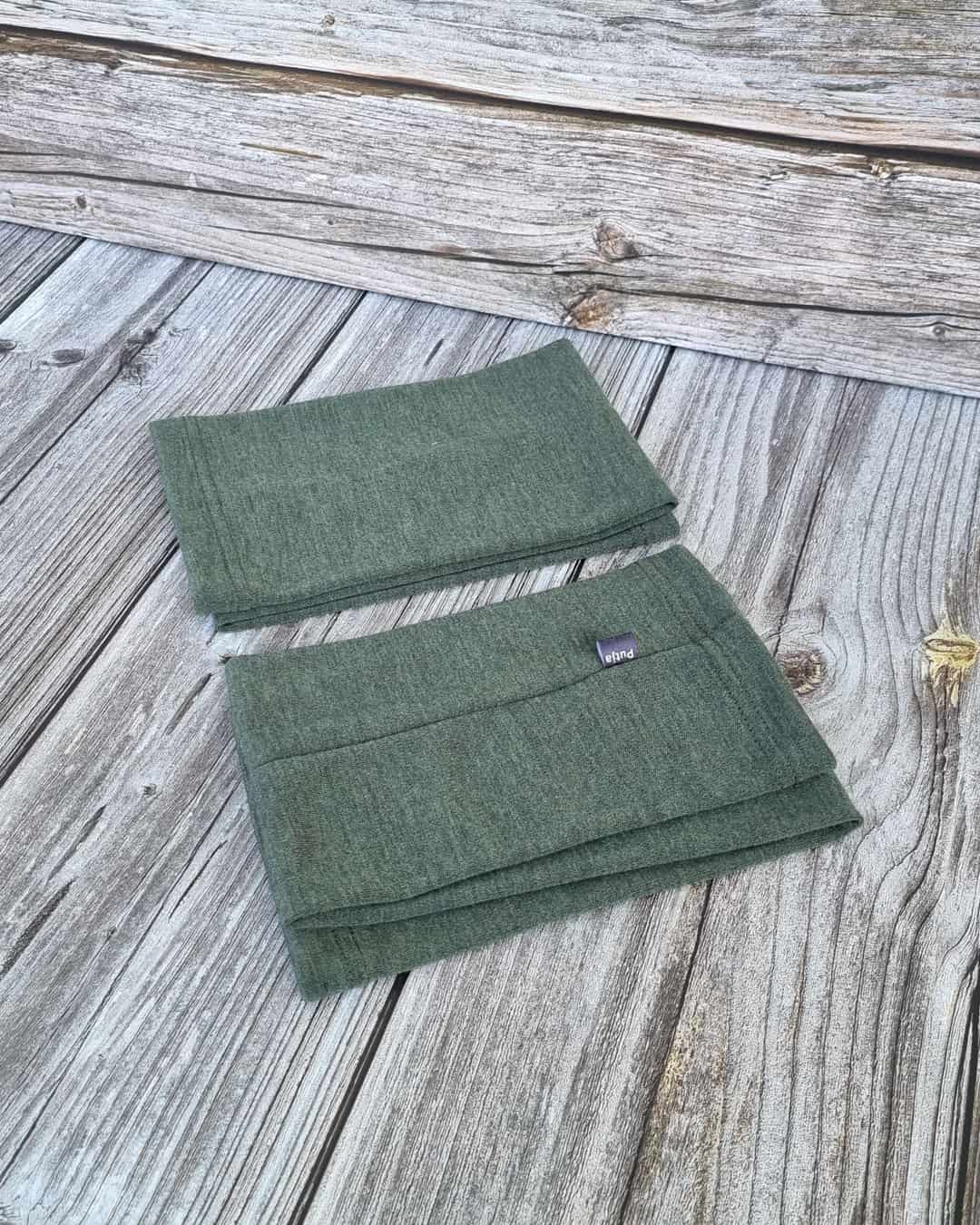 Aikuisten pitkät vihreät merinovilla säärystimet.