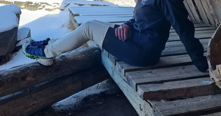 Merinovilla säärystimet joogaan ja ulkoiluun.