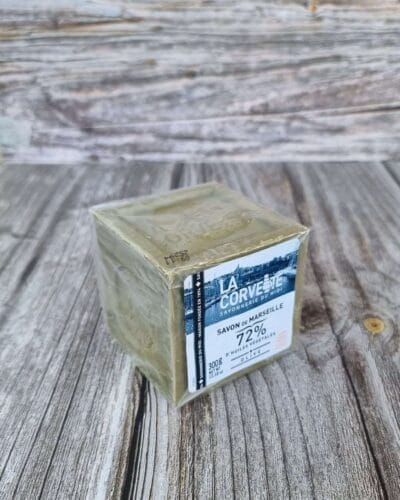 Marseille saippua merinovillan tahranpoistoon.