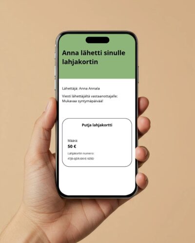 Kotimaisen verkkokaupan lahjakortti netistä. Lähikuva digitaalisesta lahjakortista puhelimen näytöllä, jota lahjansaaja pitelee kädessään.